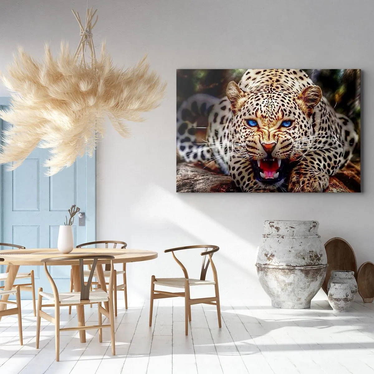 Lærredstryk - Billede på lærred - En truende leopard med intense blå øjne - 70x50cm - Vrede skader ikke skønhed - Moderne vægdekoration til stue og soveværelse ARTTOR