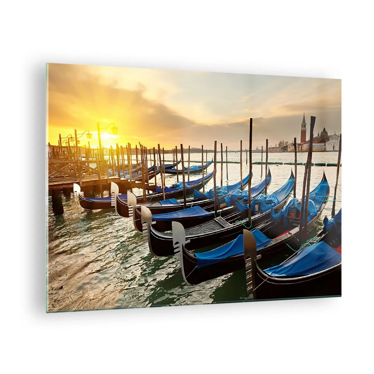 Billede på glas - Gondoler i Venedig ved solnedgang - 70x50cm - Før travlheden kommer - Moderne vægdekoration til stue og soveværelse ARTTOR