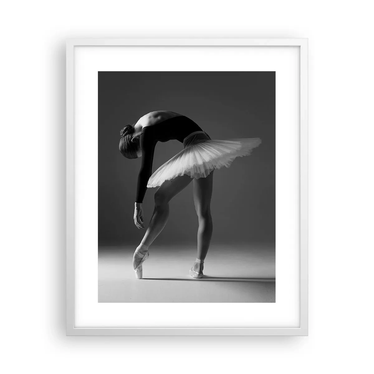 Plakat i hvid ramme - Bella balerina - 40x50 cm
