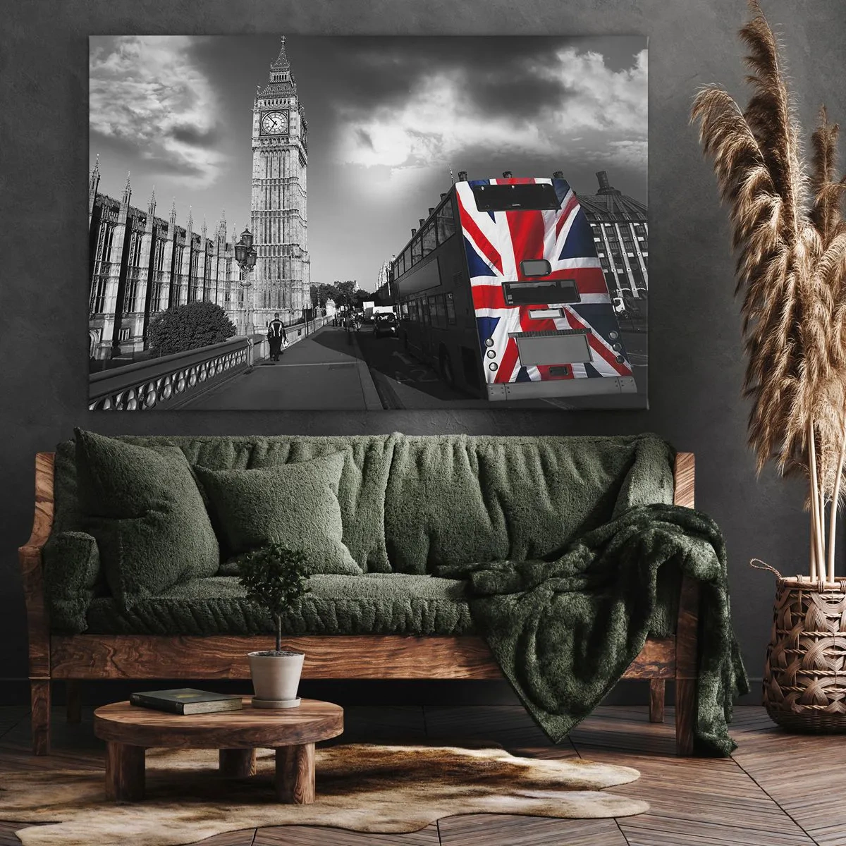 Lærredstryk - Billede på lærred - Big Ben og en bus med et britisk flag mod en sort og hvid baggrund - 70x50cm - Stolt og stor - Moderne vægdekoration til stue og soveværelse ARTTOR