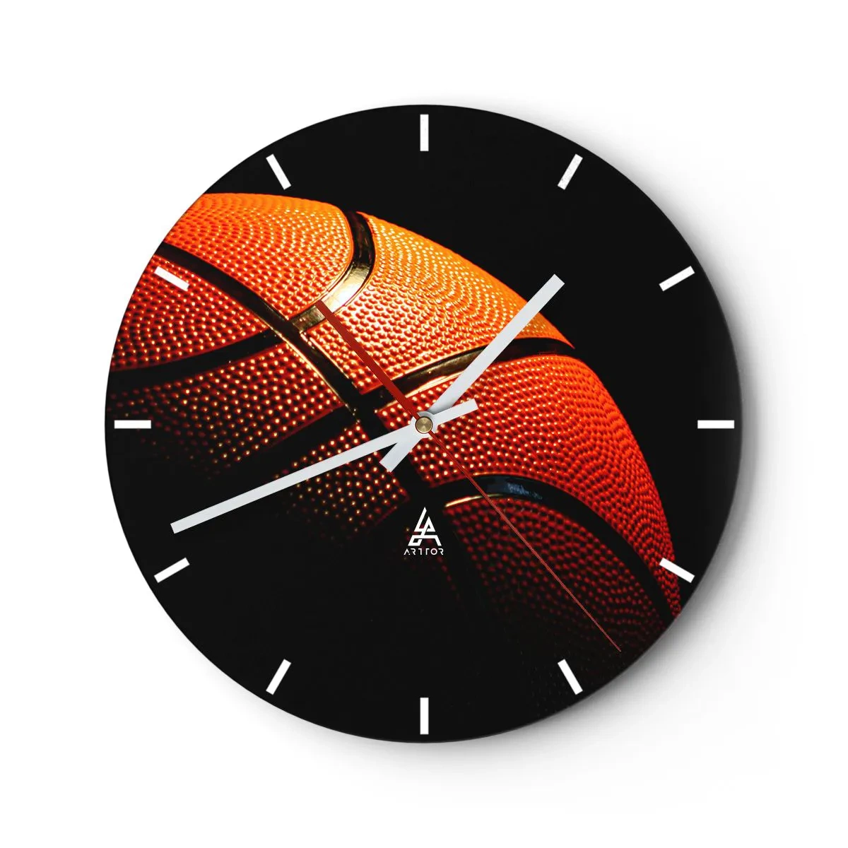 Vægur, Uret - Basketball på en mørk baggrund - 30x30cm - Smuk som en planet - Moderne vægdekoration til stue, køkken og soveværelse ARTTOR