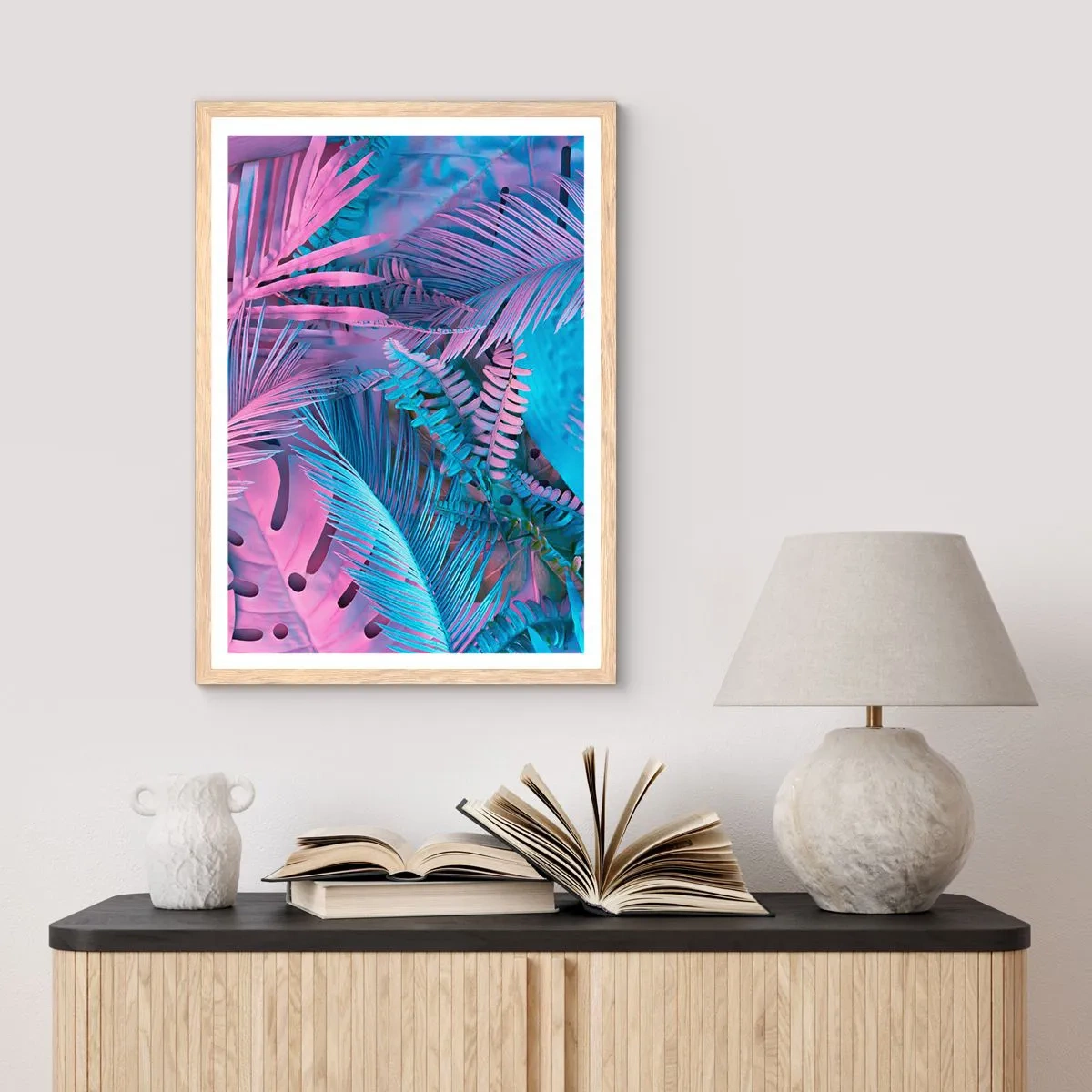Plakat i ramme af lyst egetræ - Troperne i lyserød og blå - 61x91 cm