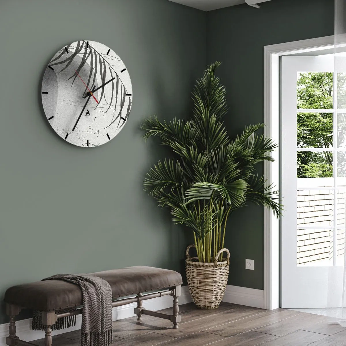 Vægur, Uret - Sort og hvid palme med måneskygge mod betonbaggrund - 30x30cm - Den subtile eksotisme i naturen - Moderne vægdekoration til stue, køkken og soveværelse ARTTOR