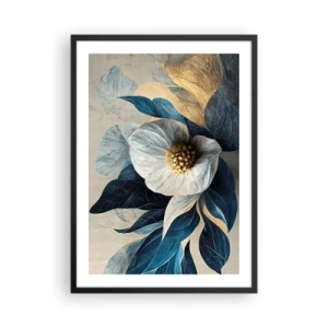 Plakat i sort ramme - En elegant blomst i nuancer af marineblå og guld - 50x70cm - Har et hjerte af guld - Moderne vægdekoration til stue og soveværelse ARTTOR