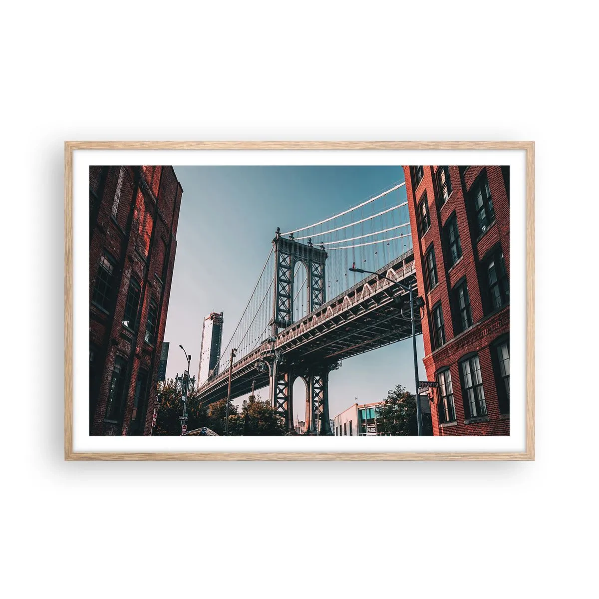 Plakat i ramme af lyst egetræ - Over byens bølger - 91x61 cm