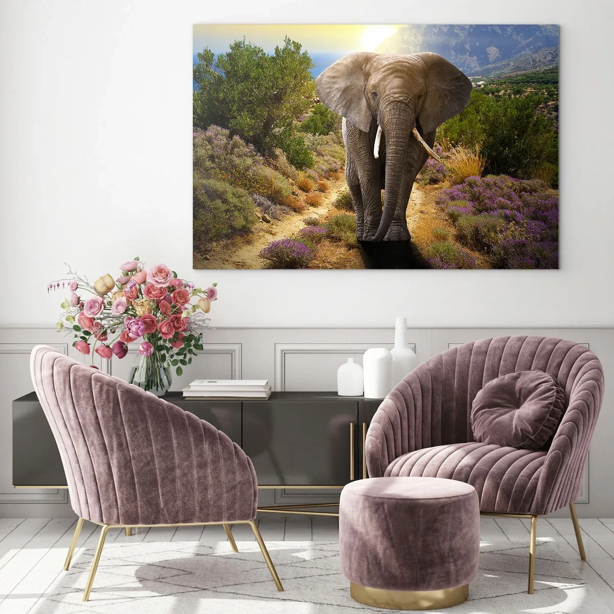 Billede på glas - En elefant mod et bjerglandskab ved solnedgang - 70x50cm - Sådan så Eden ud - Moderne vægdekoration til stue og soveværelse ARTTOR