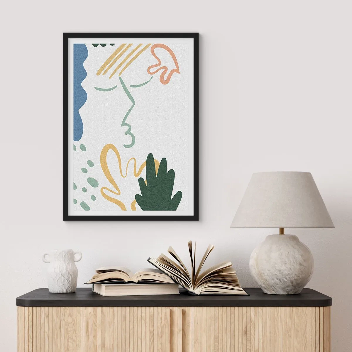 Plakat i sort ramme - Abstrakt portræt i pastelfarver - 50x70cm - Et kys af blomster - Moderne vægdekoration til stue og soveværelse ARTTOR