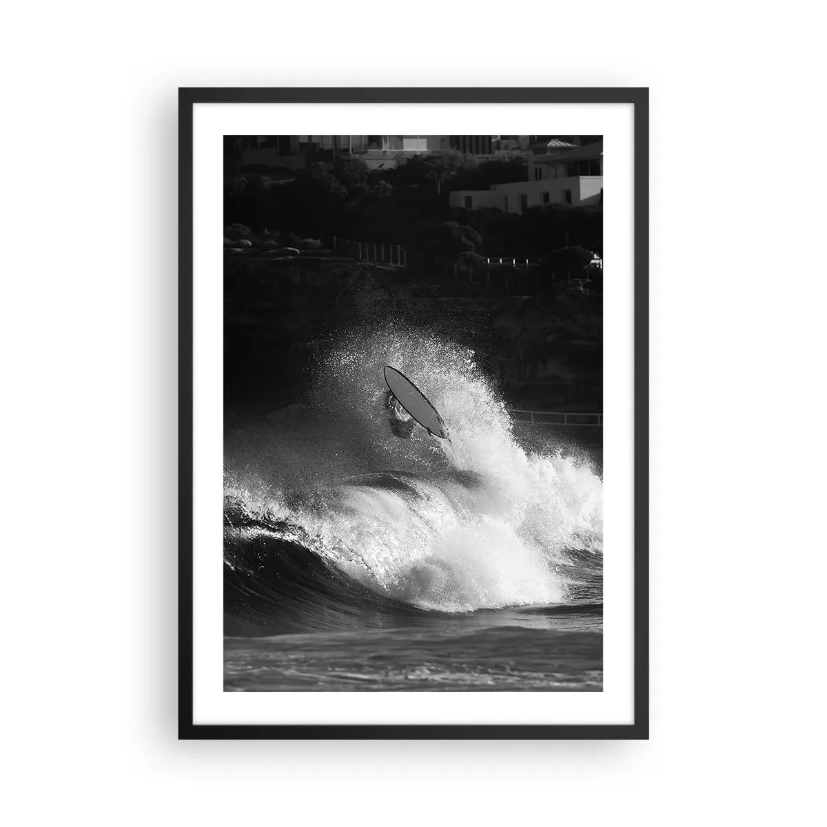 Plakat i sort ramme - Sort og hvid surfer i aktion på barske bølger - 50x70cm - Udfordring accepteret! - Moderne vægdekoration til stue og soveværelse ARTTOR