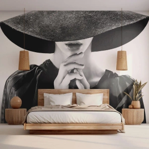 Fototapet Selvklæbende Deluxe Sticker - Usynlig skønhed - Kvinde i en hat, Kvinders hænder, Mode - 100x70 cm