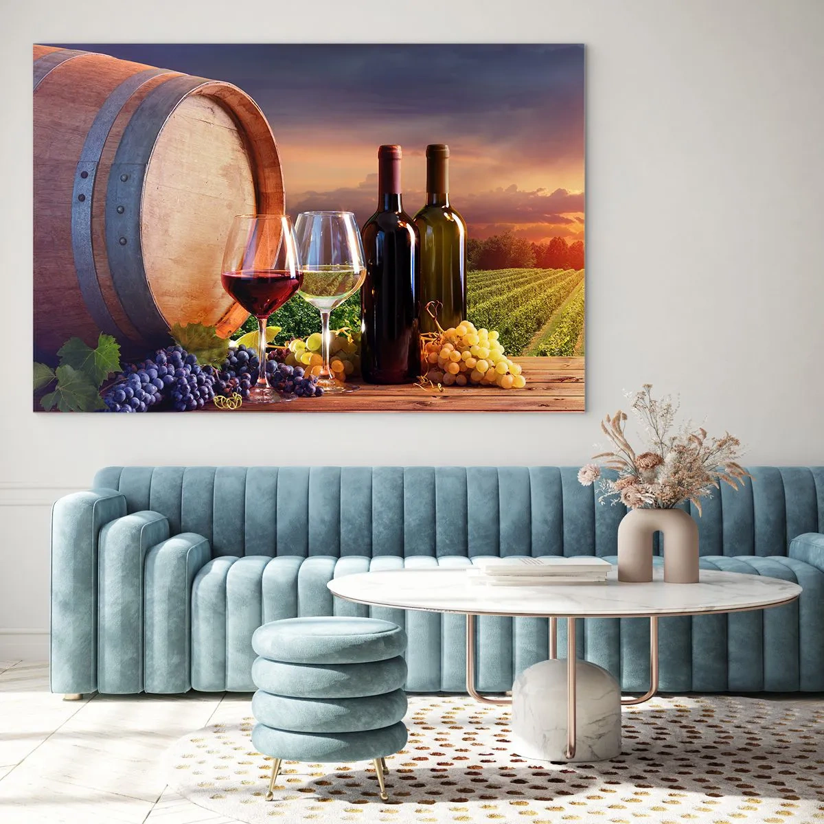 Billede på glas - Vinranker, en tønde og glas mod baggrunden af den nedgående sol - 70x50cm - Livet har smag her - Moderne vægdekoration til stue og soveværelse ARTTOR