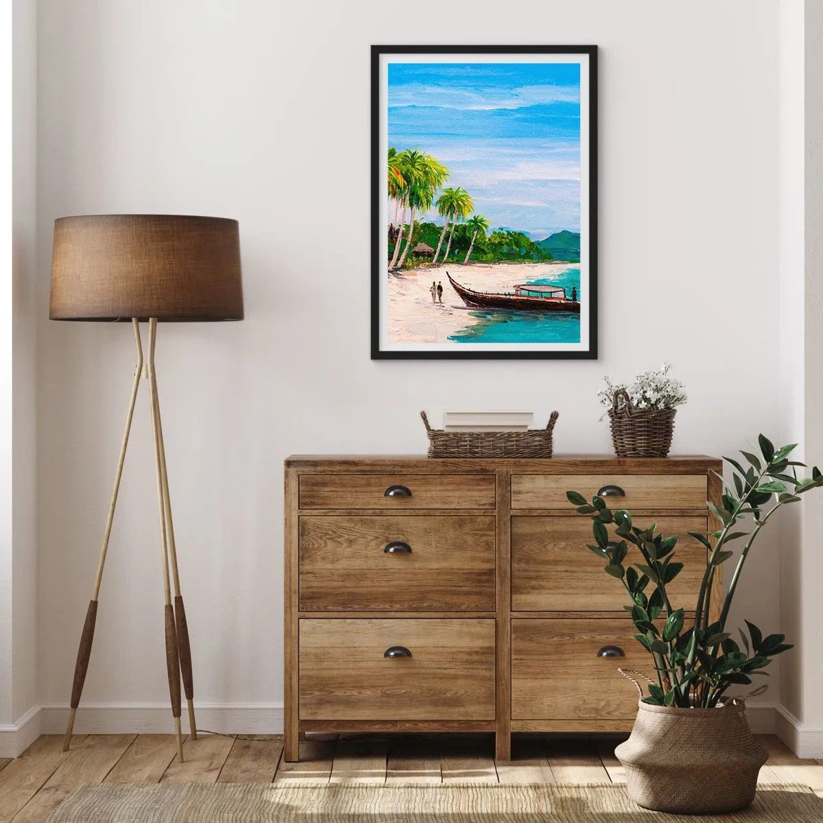 Plakat i sort ramme - Tropisk strand med palmer og en båd på kysten - 50x70cm - En eksotisk drøm - Moderne vægdekoration til stue og soveværelse ARTTOR