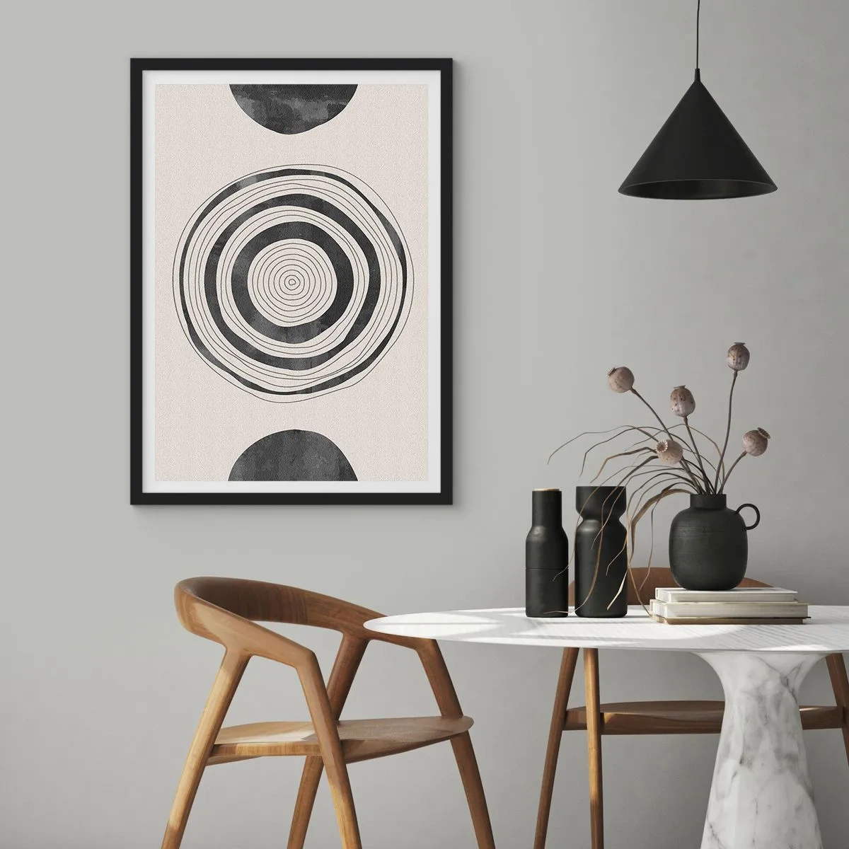 Plakat i sort ramme - En minimalistisk komposition af geometriske cirkler - 50x70cm - Det vigtige er det, der er imellem - Moderne vægdekoration til stue og soveværelse ARTTOR