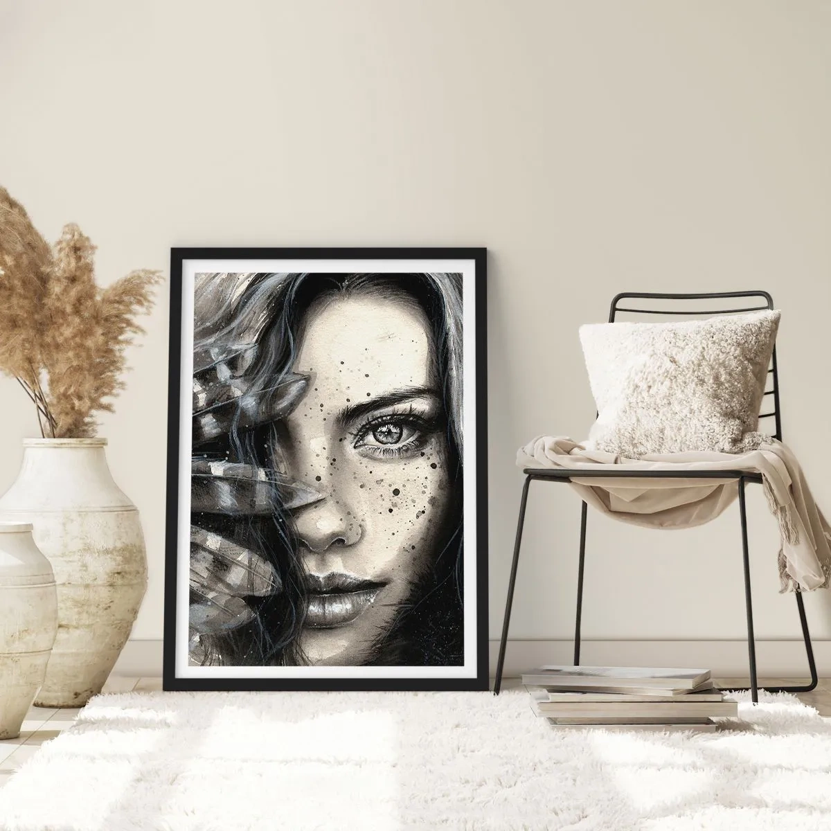 Plakat i sort ramme - Portræt af en kvinde i monokrom stil - 50x70cm - Vild skønhed - Moderne vægdekoration til stue og soveværelse ARTTOR