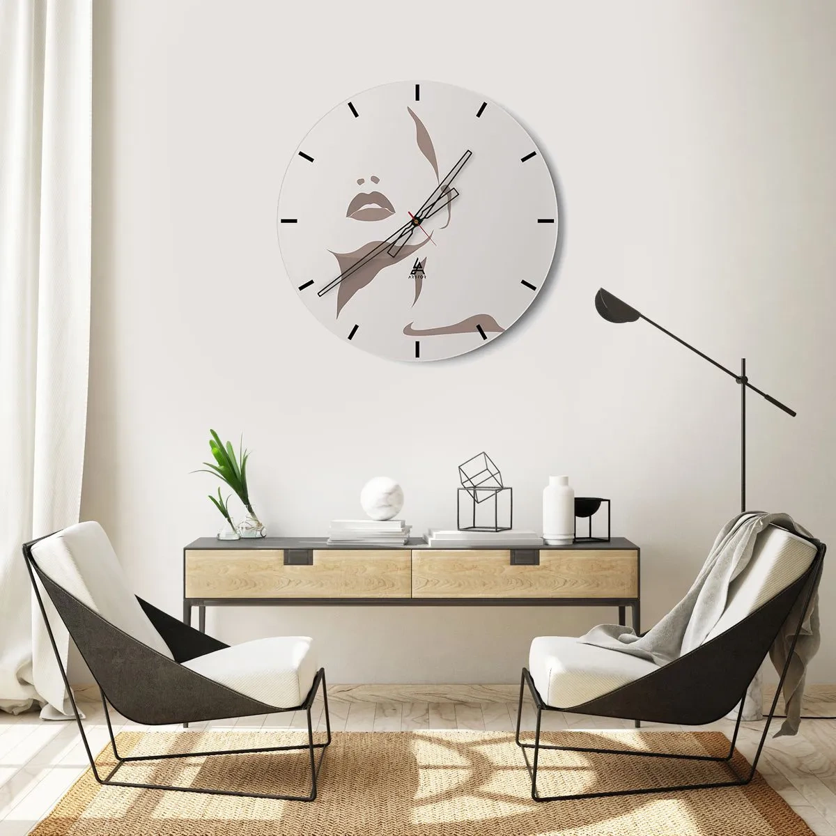Vægur, Uret - Et minimalistisk portræt af en kvinde i beige nuancer. - 30x30cm - Skabt af lys og skygge - Moderne vægdekoration til stue, køkken og soveværelse ARTTOR