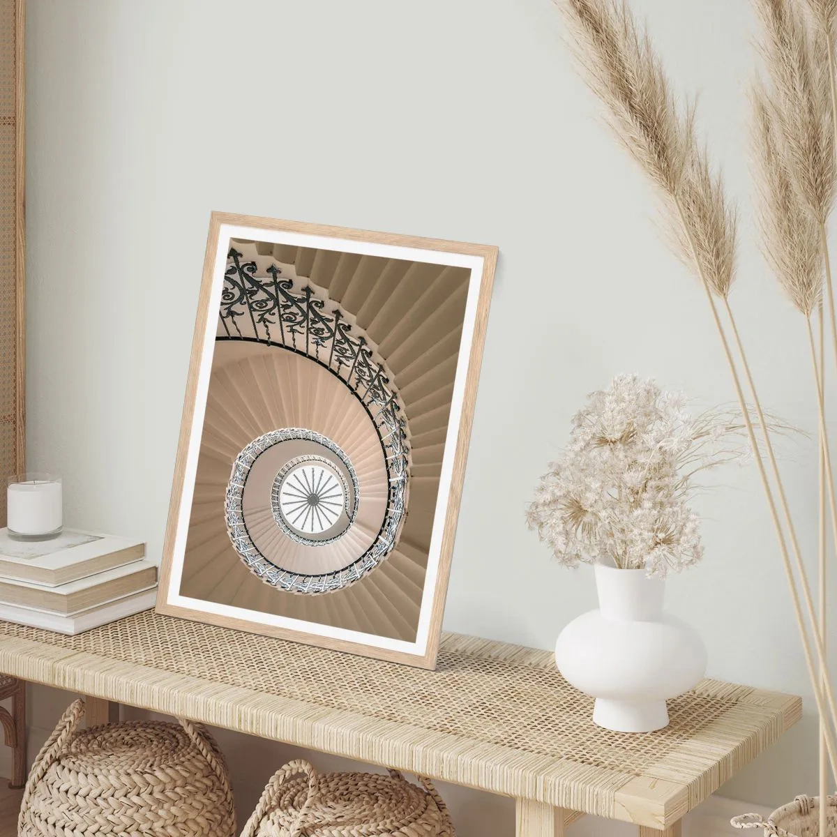 Plakat i ramme af lyst egetræ - I midten af en skal - 70x100 cm