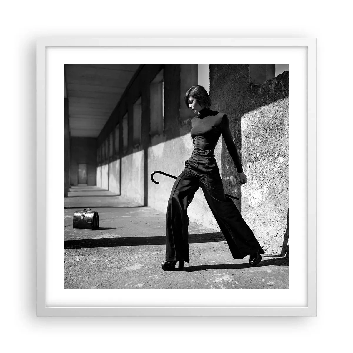 Plakat i hvid ramme - Byens elegance - 50x50 cm