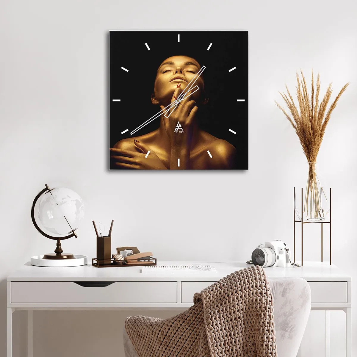 Vægur, Uret - Som gylden silke - 40x40 cm