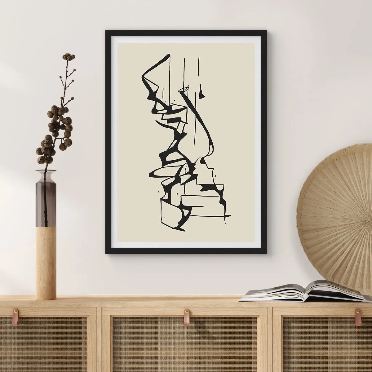 Plakat i sort ramme - Abstrakt sort-hvid komposition af linjer og former - 50x70cm - Måske et landskab - Moderne vægdekoration til stue og soveværelse ARTTOR