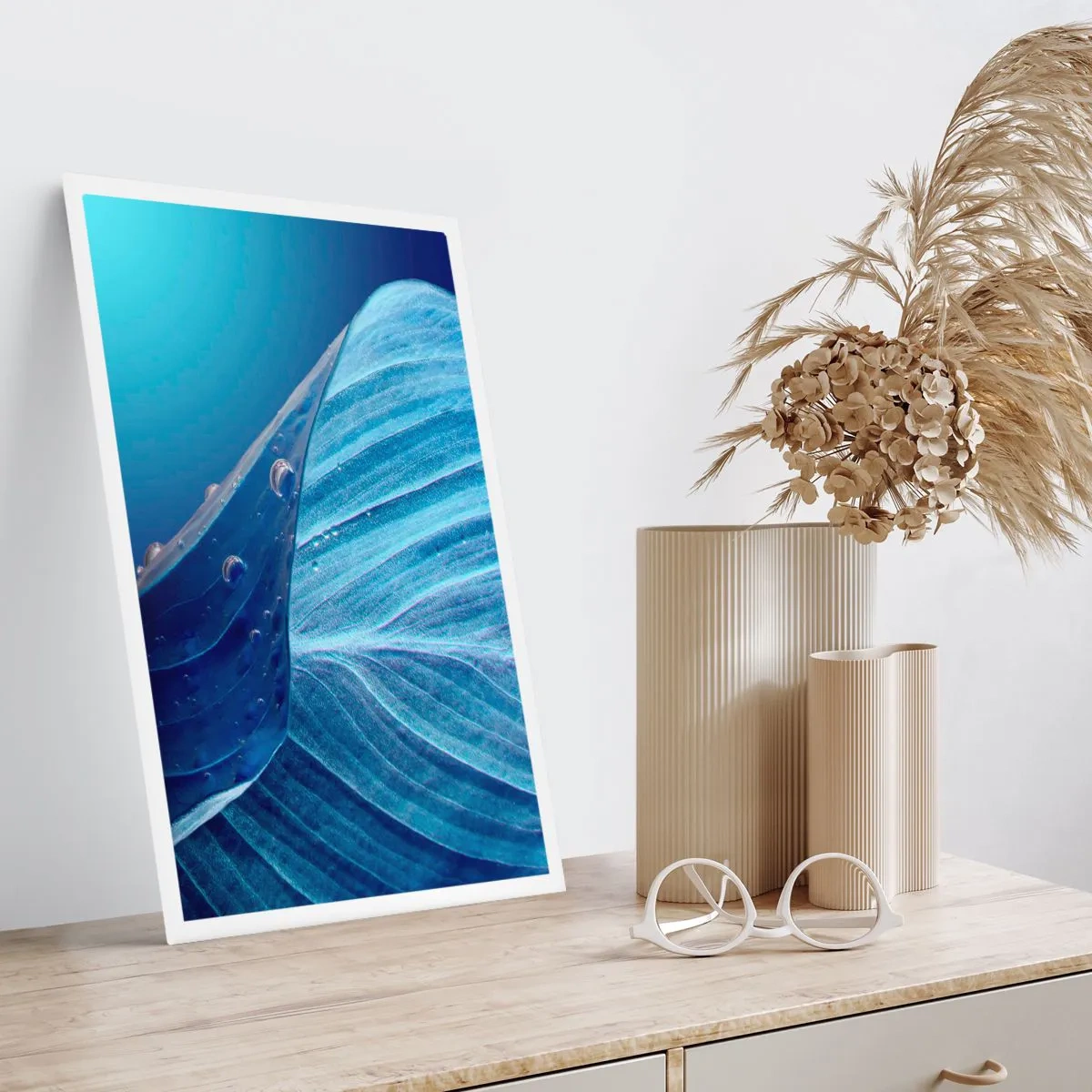 Plakat - Skjulte dråber af blåt - 70x100 cm