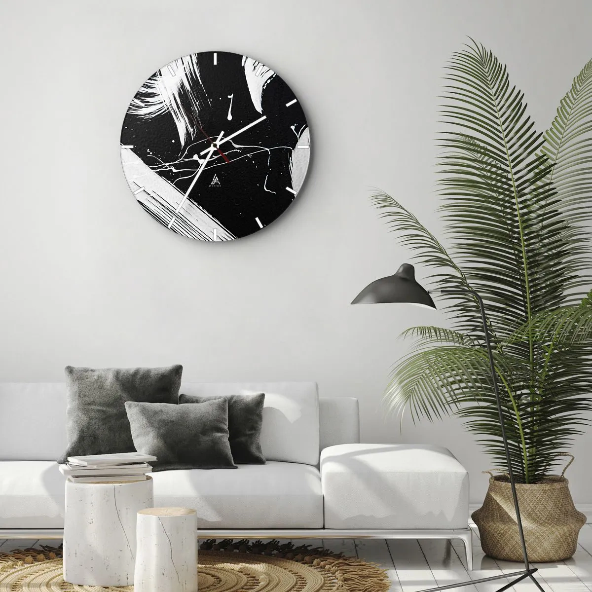 Vægur, Uret - Sort-hvid abstraktion med dynamiske penselstrøg - 30x30cm - Bryder mørket - Moderne vægdekoration til stue, køkken og soveværelse ARTTOR