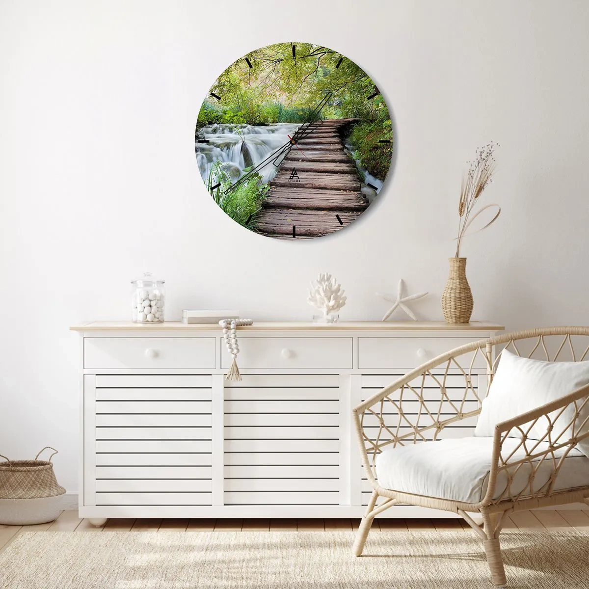 Vægur, Uret - En træbro over et vandfald omgivet af grønne områder - 30x30cm - Overhovedet ikke stille vand - Moderne vægdekoration til stue, køkken og soveværelse ARTTOR