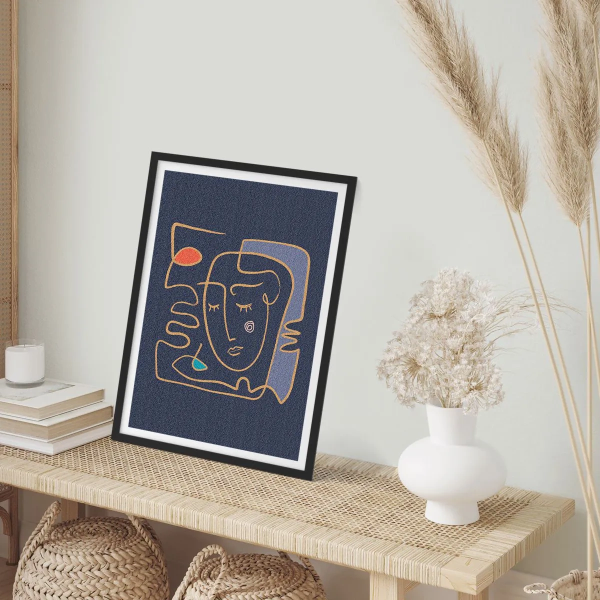 Plakat i sort ramme - Minimalistisk abstrakt ansigt på en marineblå baggrund i stregtegningsstil - 50x70cm - I drømmerier - Moderne vægdekoration til stue og soveværelse ARTTOR