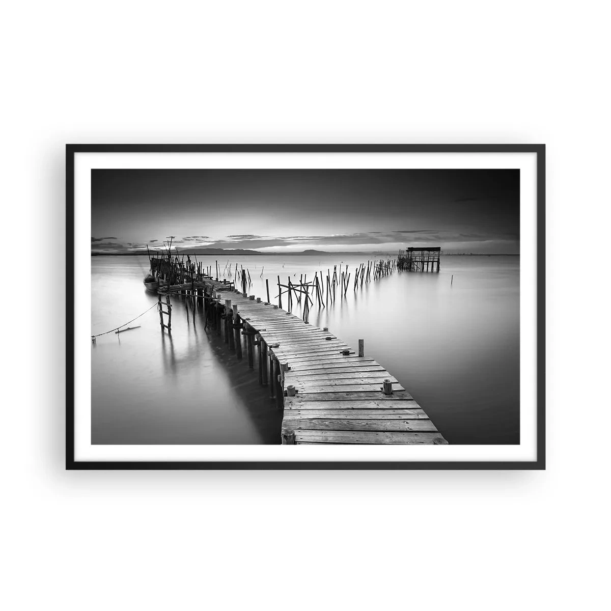 Plakat i sort ramme - Stilheden fra en glemt kyst - 91x61 cm