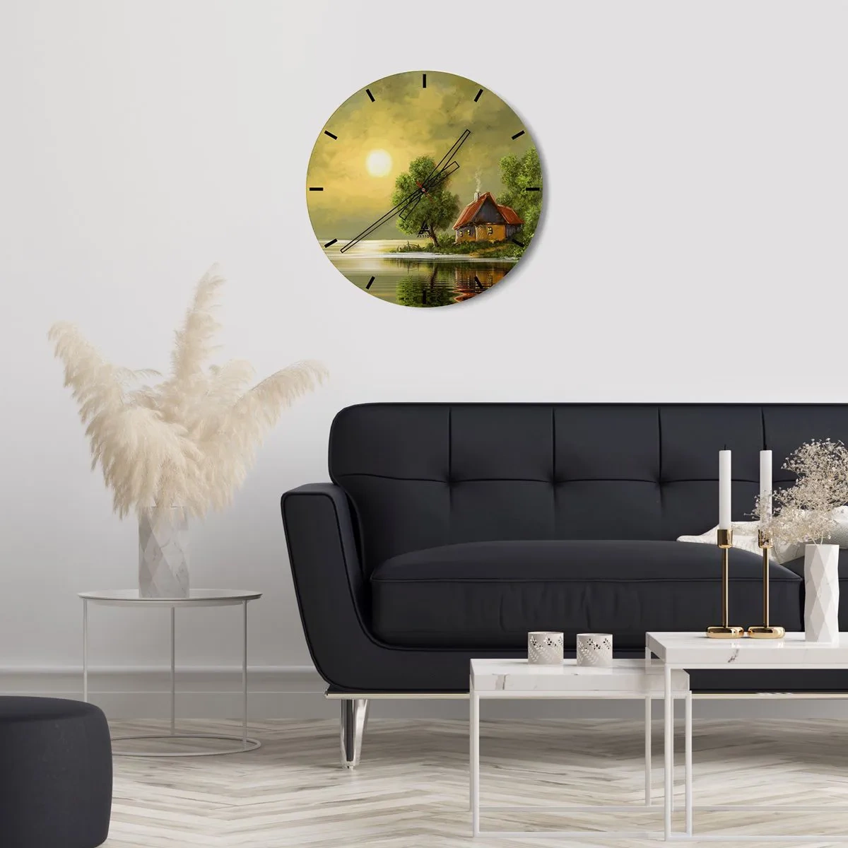 Vægur, Uret - Et charmerende sommerhus ved søen omgivet af grønne områder ved solnedgang - 30x30cm - Smukt, som fra et billede - Moderne vægdekoration til stue, køkken og soveværelse ARTTOR