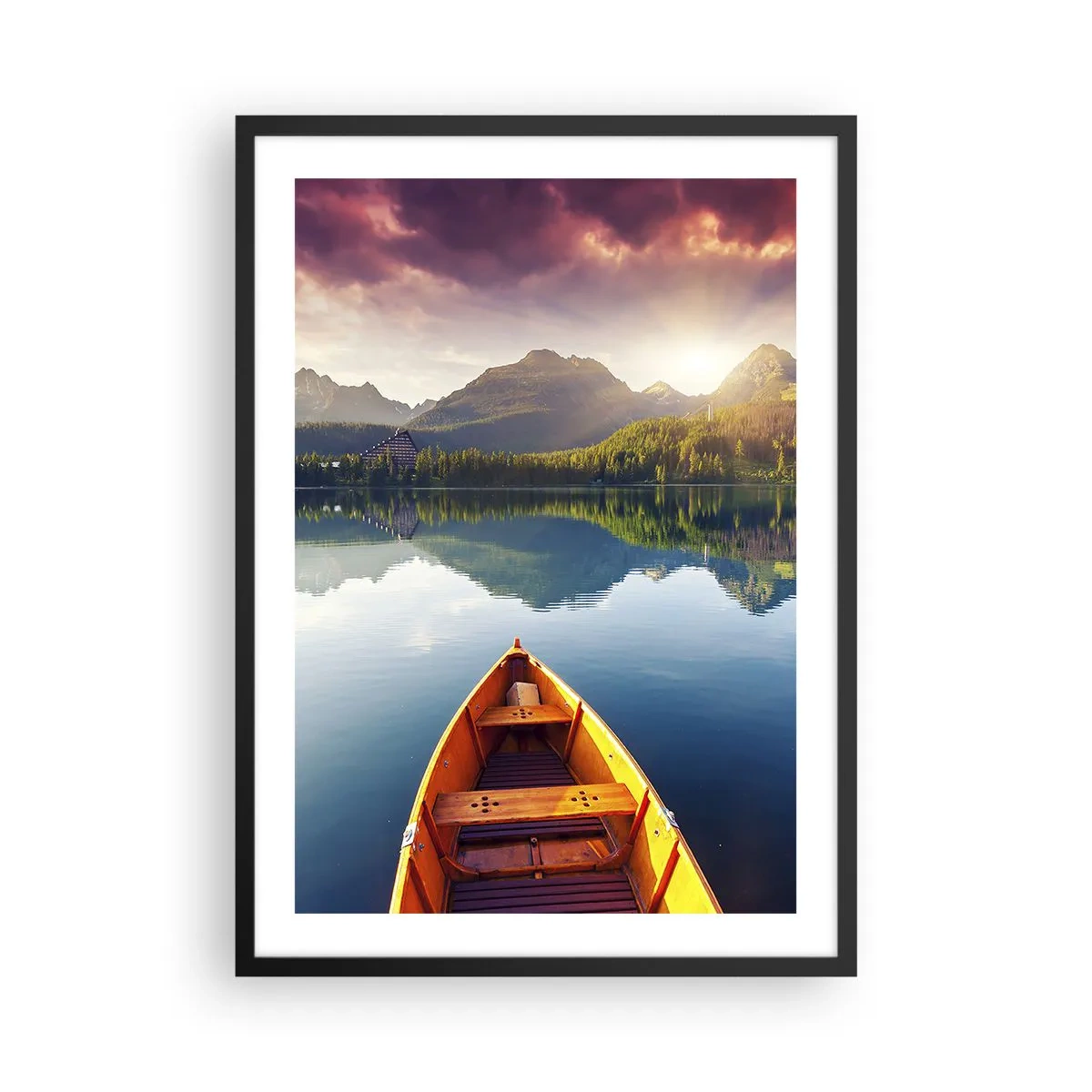Plakat i sort ramme - En båd på en sø med udsigt over bjergene ved solnedgang - 50x70cm - Intet imod naturen - Moderne vægdekoration til stue og soveværelse ARTTOR
