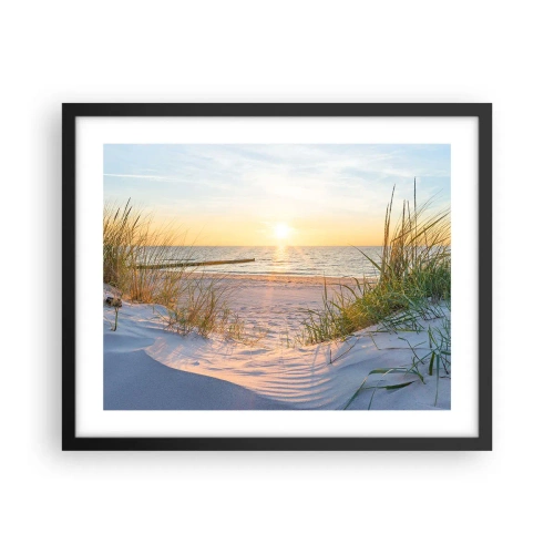 Plakat i sort ramme - Havet brummer, fuglene synger, en vild strand midt i græsset.... - 50x40 cm