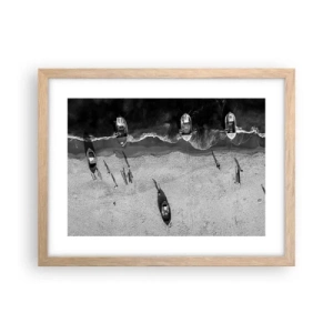 Plakat i ramme af lyst egetræ - Stadig på kysten... - 40x30 cm