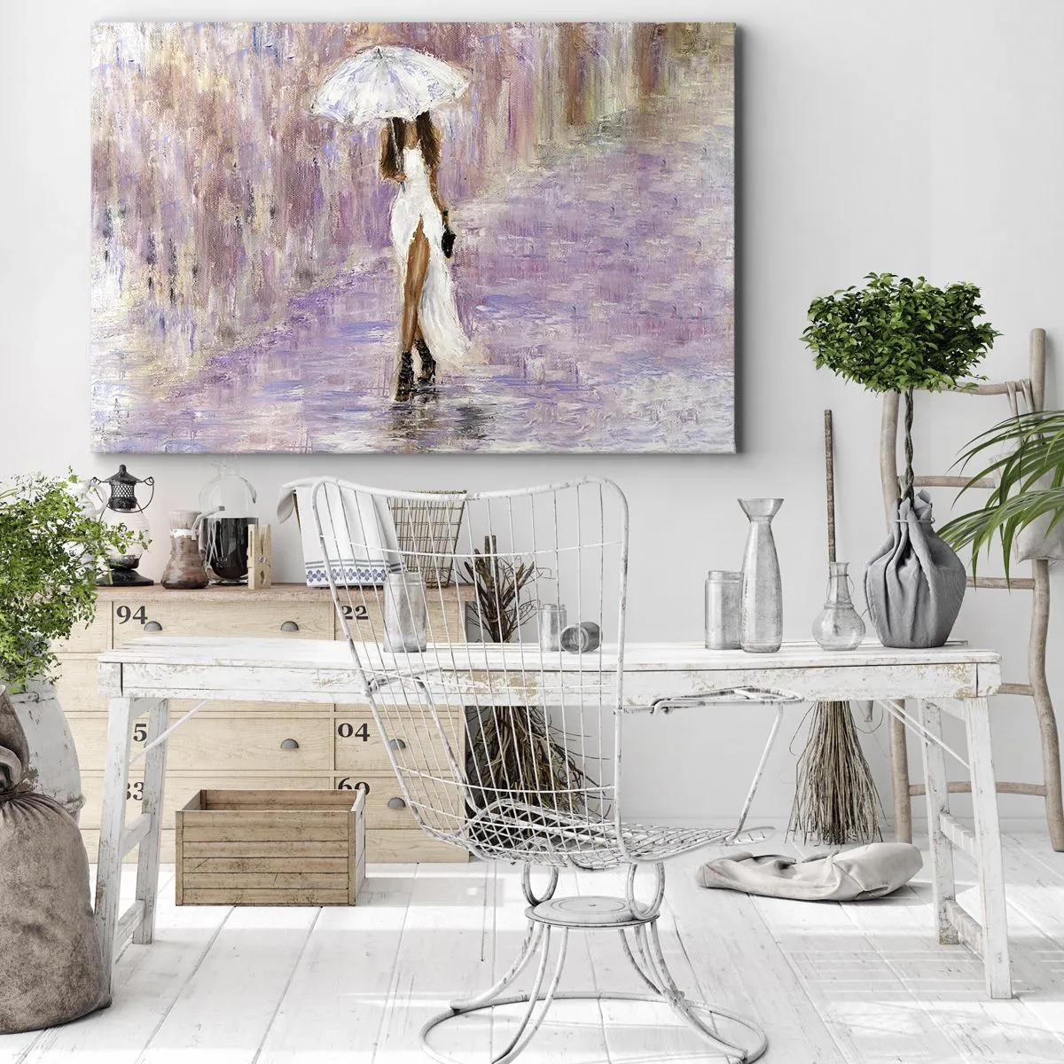 Lærredstryk - Billede på lærred - En kvinde med en paraply går i regnen i lilla toner - 70x50cm - I den syrenrøde regn - Moderne vægdekoration til stue og soveværelse ARTTOR