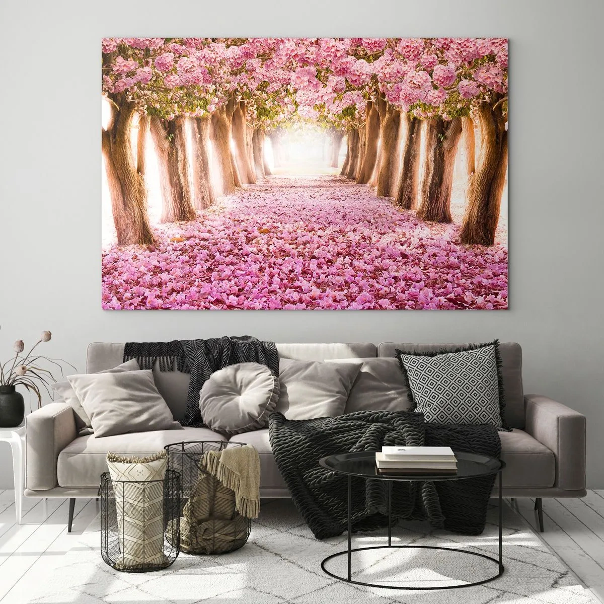 Billede på glas - En allé af blomstrende træer med lyserøde kronblade på jorden - 70x50cm - Vejen til paradis - Moderne vægdekoration til stue og soveværelse ARTTOR