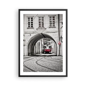 Plakat i sort ramme - Rød sporvogn i sort-hvid omgivelser - 50x70cm - Gennem byens labyrint - Moderne vægdekoration til stue og soveværelse ARTTOR