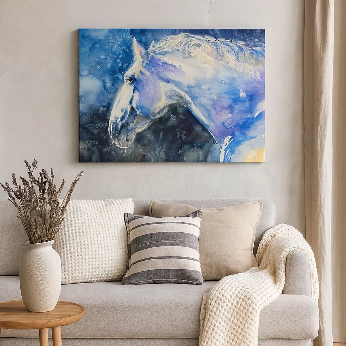 Lærredstryk - Billede på lærred - Et portræt af en hest i blå nuancer med en malerisk akvareleffekt. - 70x50cm - Portræt i et blåt skær - Moderne vægdekoration til stue og soveværelse ARTTOR
