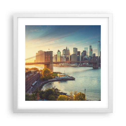 Plakat i hvid ramme - Den store bys daggry - 40x40 cm