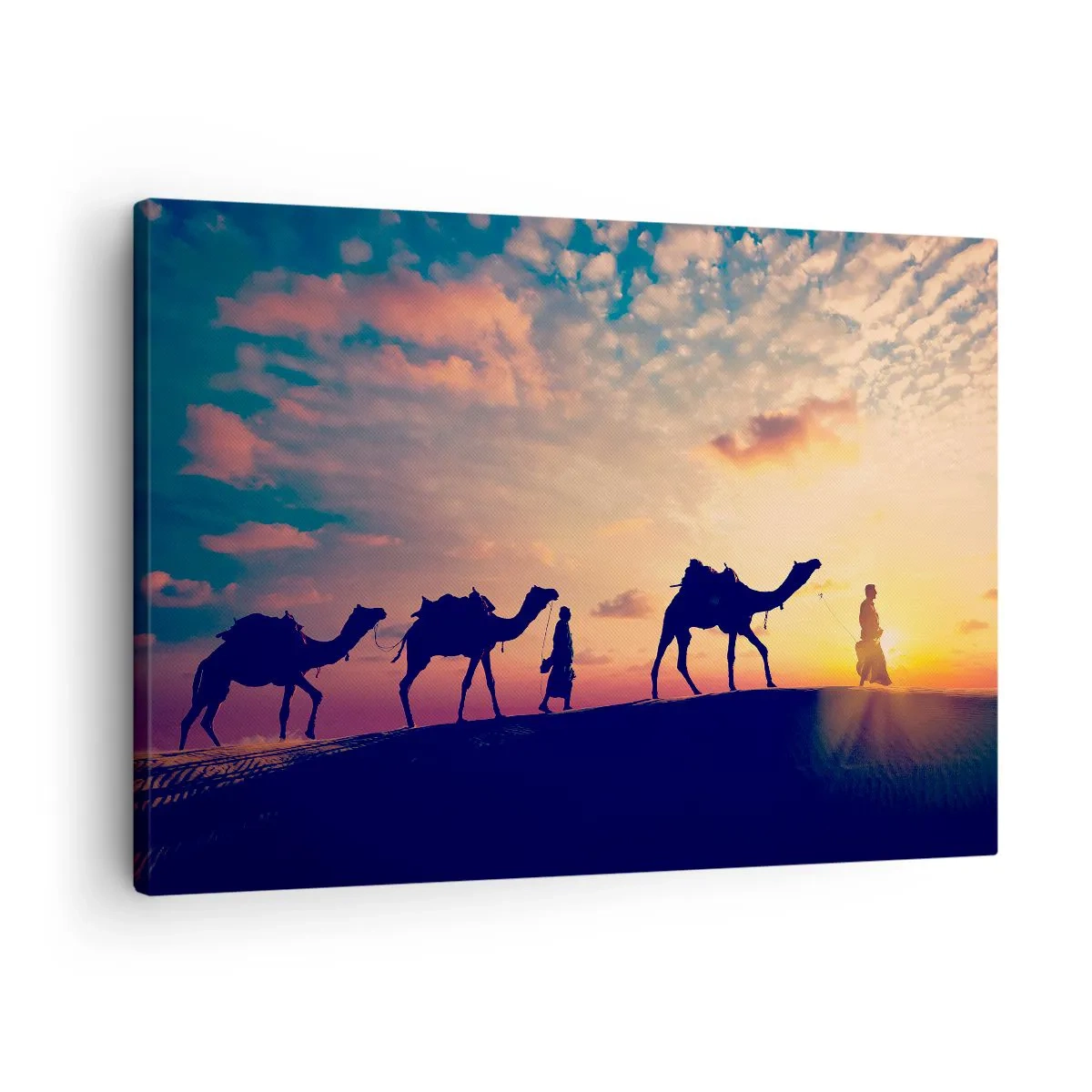 Lærredstryk - Billede på lærred - En karavane af kameler vandrer gennem ørkenen ved solnedgang - 70x50cm - Orientens mystiske ånd - Moderne vægdekoration til stue og soveværelse ARTTOR