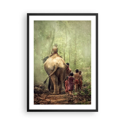 Plakat i sort ramme - Børn og en elefant i regnskoven - 50x70cm - Den nye Junglebog - Moderne vægdekoration til stue og soveværelse ARTTOR
