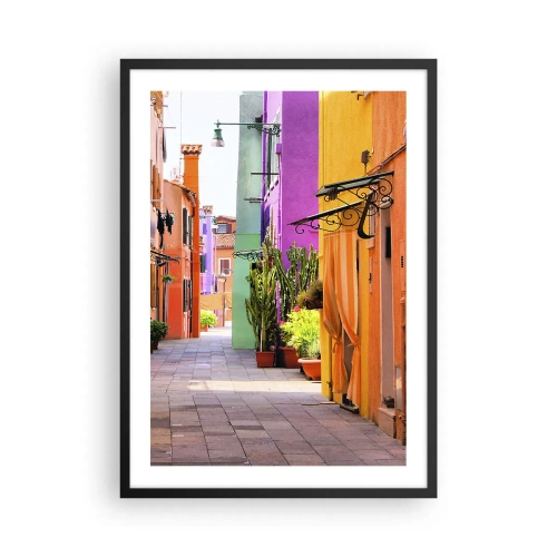 Plakat i sort ramme - En farverig gade med planter og livlige bygningsfacader - 50x70cm - Regnbue gyde - Moderne vægdekoration til stue og soveværelse ARTTOR