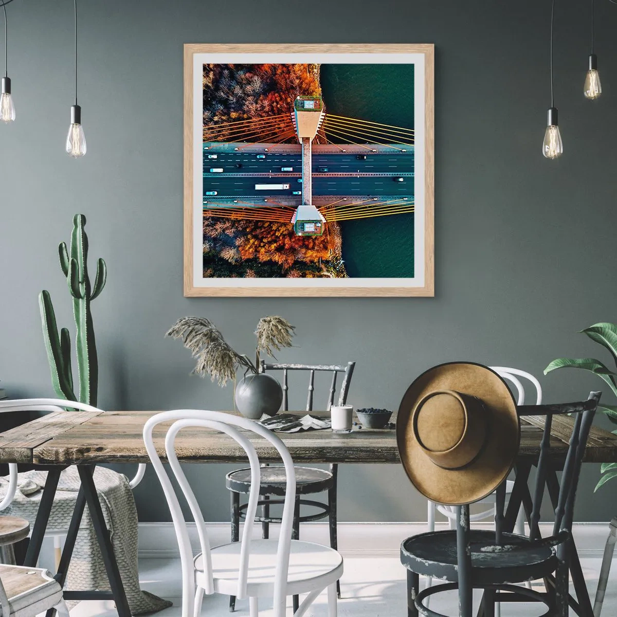 Plakat i ramme af lyst egetræ - Bag vandet, bag skovene - 50x50 cm