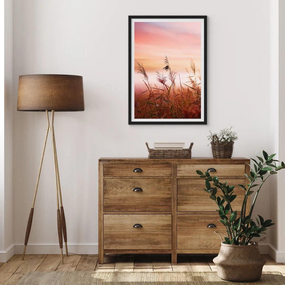 Plakat i sort ramme - Græs mod en farverig himmel ved solnedgang - 50x70cm - Drager, blæsere, vind - Moderne vægdekoration til stue og soveværelse ARTTOR