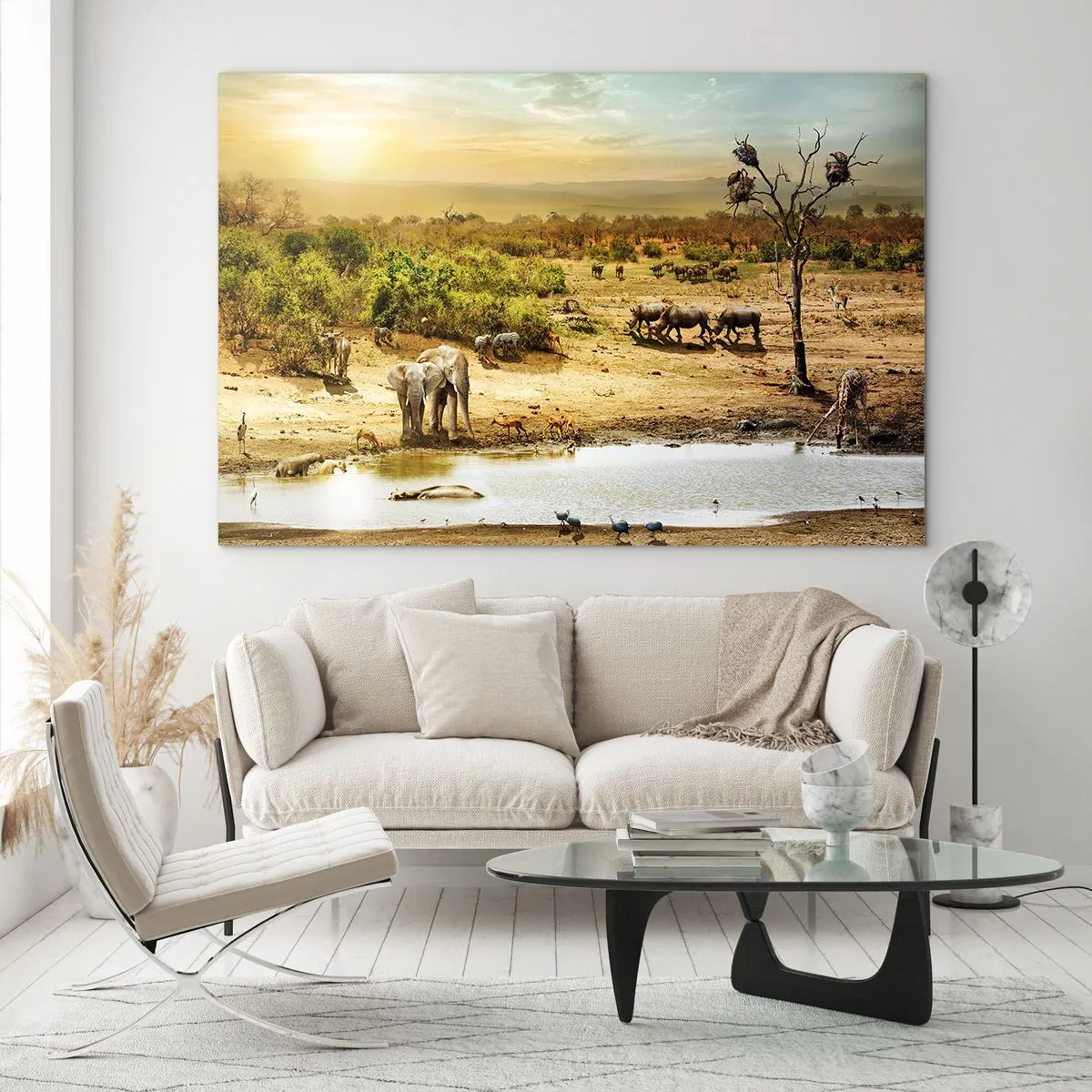 Billede på glas - Elefanter og dyr ved et vandhul mod baggrunden af et afrikansk landskab - 70x50cm - "Og ud af Eden flød en flod...". - Moderne vægdekoration til stue og soveværelse ARTTOR
