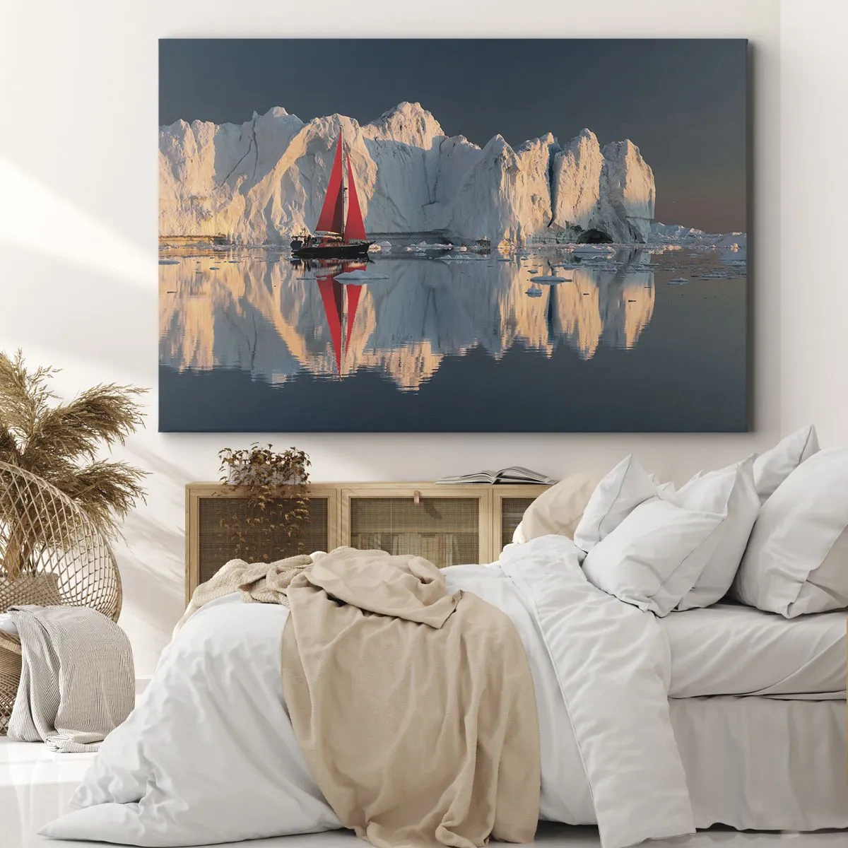Lærredstryk - Billede på lærred - En sejlbåd med et rødt sejl mod en gletsjers baggrund - 70x50cm - På kanten af verden - Moderne vægdekoration til stue og soveværelse ARTTOR
