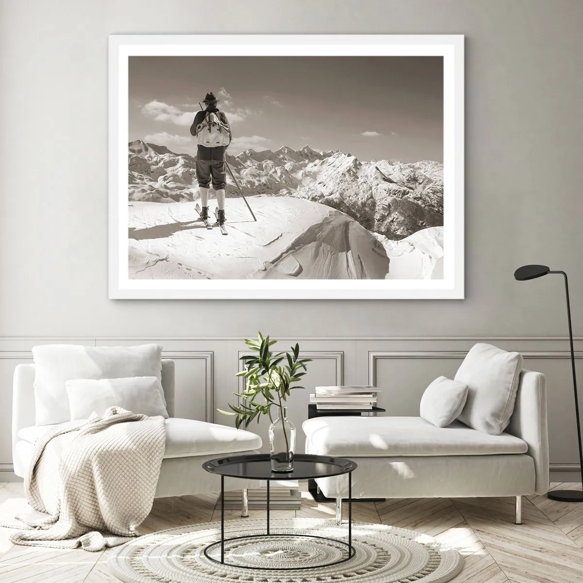 Plakat i hvid ramme - Og bjergene er de samme - 70x50 cm