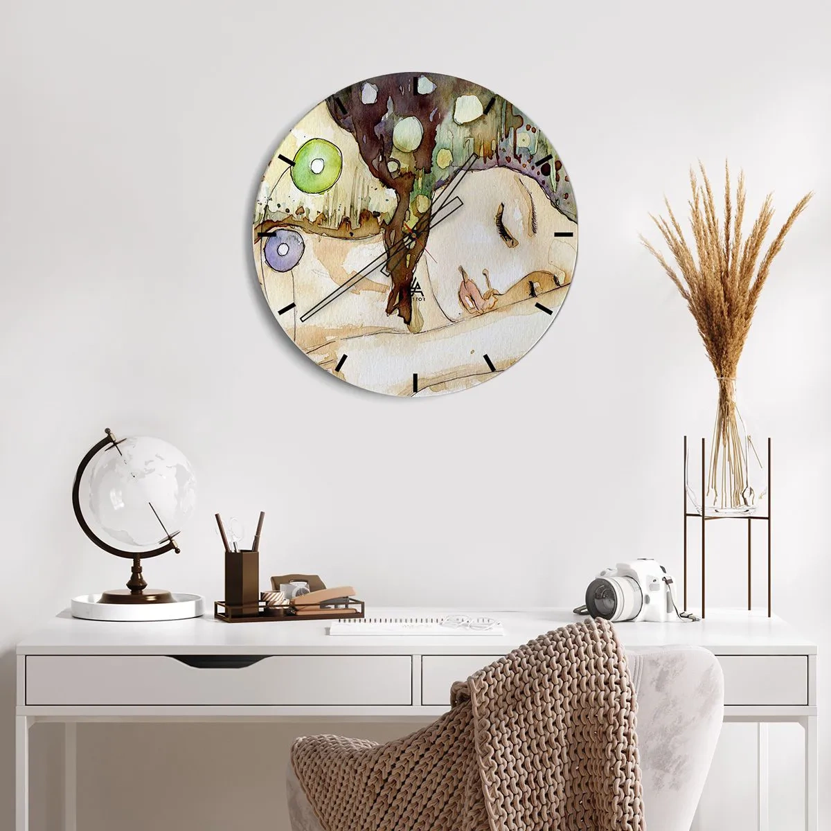 Vægur, Uret - Abstrakt akvarelmaleri med motiv af et kvindeligt ansigt - 30x30cm - Smaragd-violet drøm - Moderne vægdekoration til stue, køkken og soveværelse ARTTOR