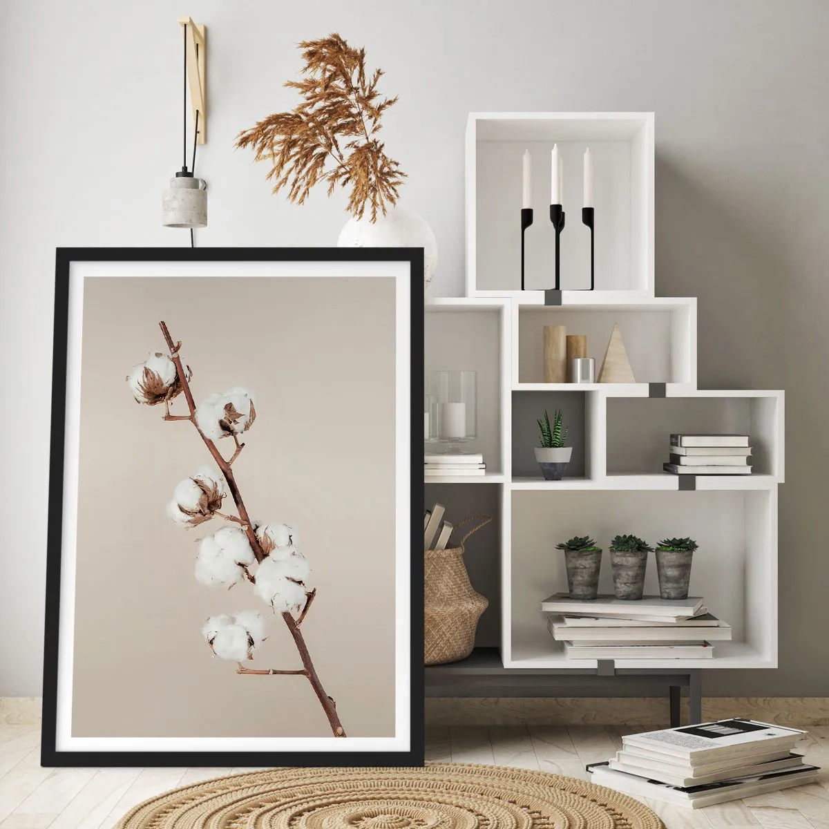 Plakat i sort ramme - En kvist bomuld på en beige baggrund i minimalistisk stil - 50x70cm - Ved kilden til blødhed - Moderne vægdekoration til stue og soveværelse ARTTOR