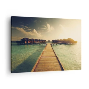 Lærredstryk - Billede på lærred - En træbro, der fører til husene ved vandet, oplyst af solens stråler. - 70x50cm - En varm invitation - Moderne vægdekoration til stue og soveværelse ARTTOR