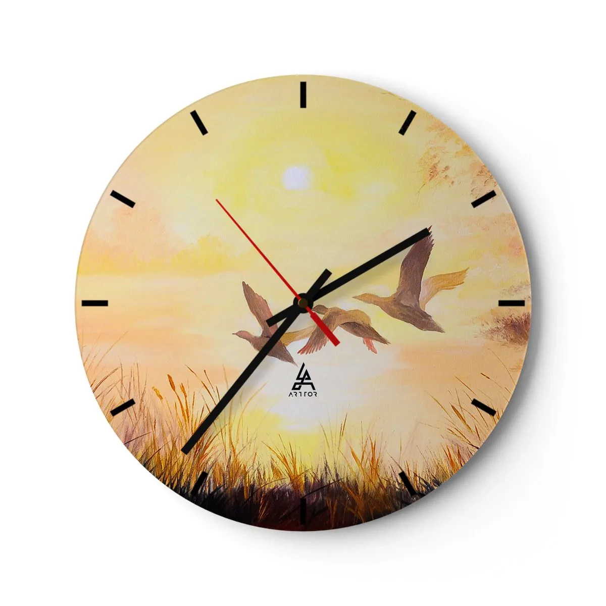 Vægur, Uret - Flyvende ænder mod baggrunden af den nedgående sol og græs - 30x30cm - Starten på en lang rejse - Moderne vægdekoration til stue, køkken og soveværelse ARTTOR