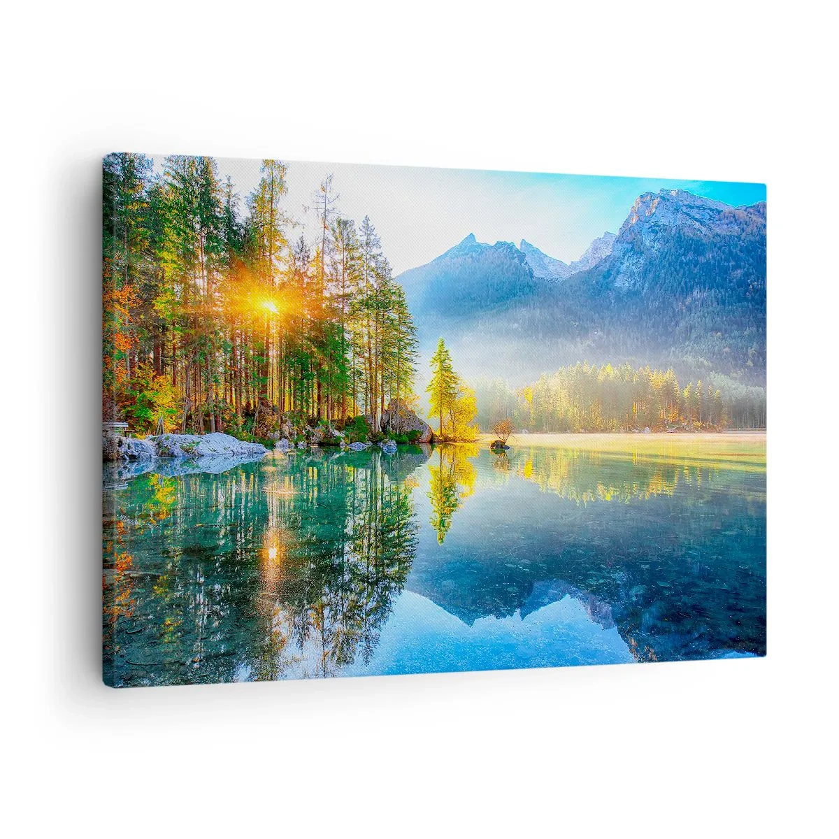 Lærredstryk - Billede på lærred - En sø omgivet af bjerge og skov i solens stråler - 70x50cm - Majestæt og sødme - Moderne vægdekoration til stue og soveværelse ARTTOR