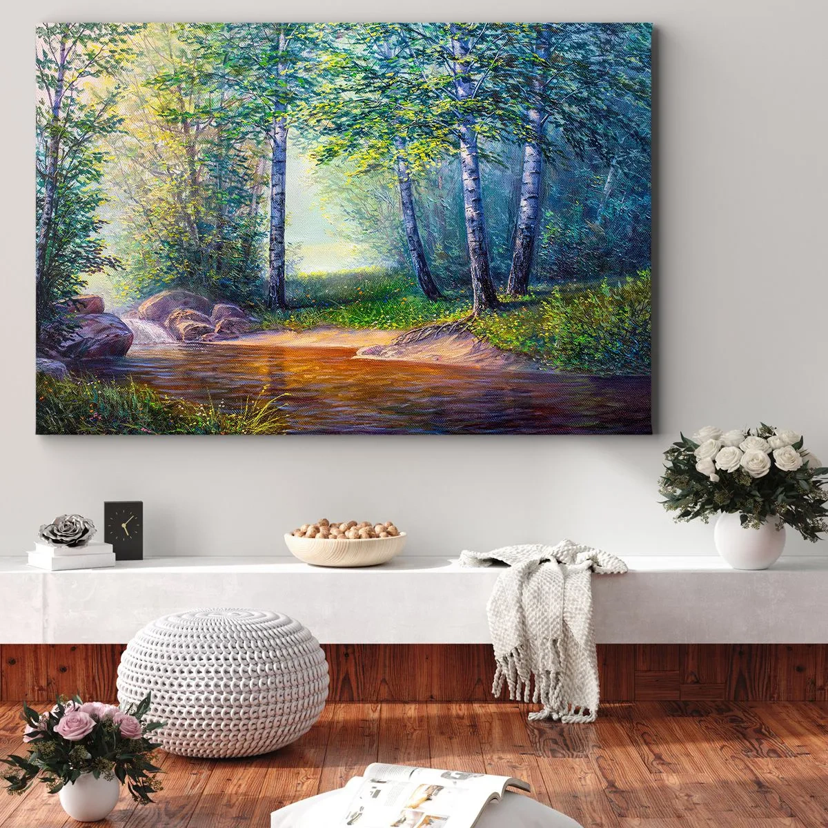 Lærredstryk - Billede på lærred - En skovbæk omgivet af birketræer og solskin - 70x50cm - Idylliske omgivelser - Moderne vægdekoration til stue og soveværelse ARTTOR